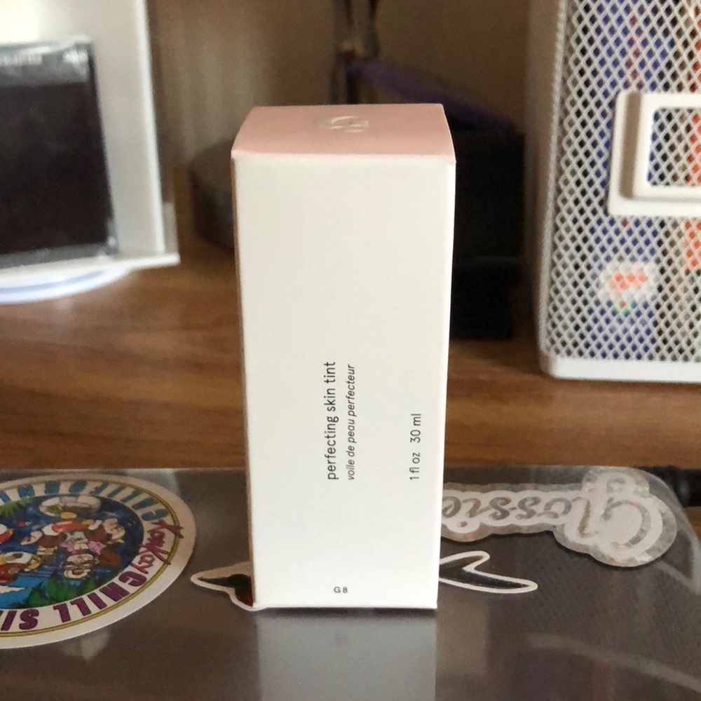 Glossier Perfecting Skin Tint (G8)